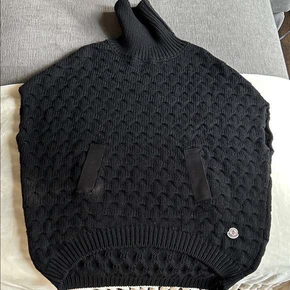 Moncler Virgin Wool Turtleneck Poncho Cape Sweater in Black Size Medium - Picture 2 of 13